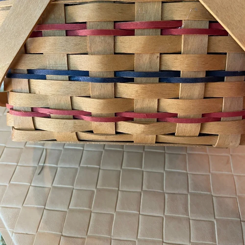 Longaberger 2002 Bee Basket with Protector, Fabric Liner & Handles